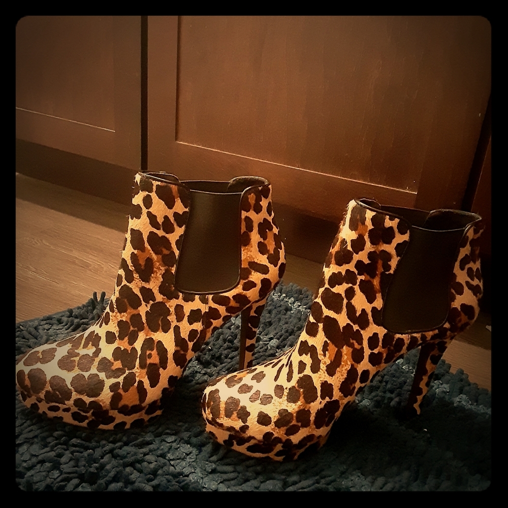 Gianni Bini Leopard Booties